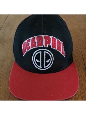 Deadpool marvel snapback hat. Streetwear, comics. Unisex. EUC